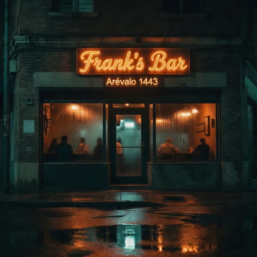 Vista del salón de Frank's por la noche